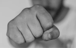 младеж наби годишен накара тича гол колата