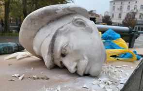 монтираха обратно откъртената глава паметника незнайния войн хасково