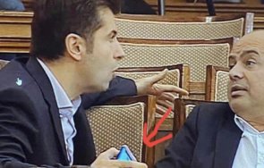 скандалът разгаря пик кирил петков записва свиленски телефона