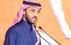 принц саудитска арабия готви оферти манчестър юнайтед ливърпул