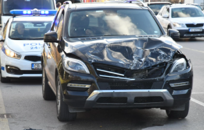 вятърът събори табела смачка джип цариградско шосе