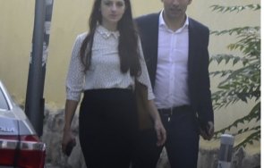 скандалът разгаря топадвокат тежковъоръжени качулки дома кирил петков