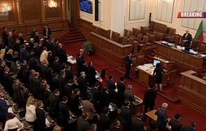 първо пик депутатите пореден спор изборния кодекс пуснаха химна република българия пленарна зала живо