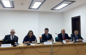 главният прокурор иван гешев посланикът великобритания роб диксън откриха  конференция киберпрестъпността