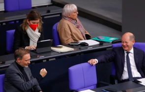 мраз бундестага депутати ходят работа шалове пуловери палта