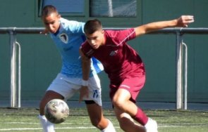 синът валери божинов наказа левски