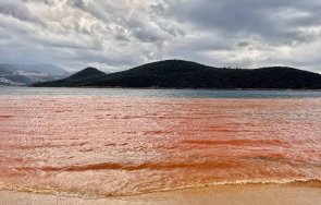 бедствие наводнения анталия морето стана кафяво снимка