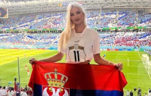 половинката лука йович пръска сексапил катар