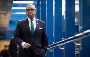 британският външен министър путин използва преговорите мир укрепи армията