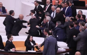 бой парламента прати турски депутат интензивното