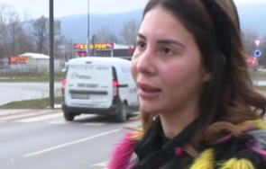 шофьор помете жена пешеходна пътека избяга потърси