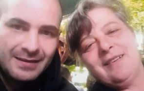 близо месеца българка погребе починалия германия син