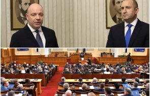 0900 часа първо пик решаващи мигове парламента започват дебатите правителството проф габровски живо