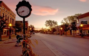 счетоводна грешка община плати две заплати служителите