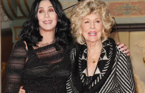 почина майката шер актрисата джорджия холт