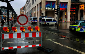 извънредно евакуираха мол дрезден взети заложници