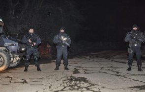 мигранти нападнаха полицаи камъни жандармеристите стреляха тях