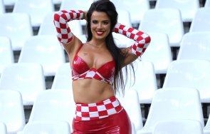 сексапилната фенка мондиал 2022 ивана кнол голяма сензация самото първенство снимки