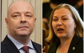 разбира неврохирург когото позволено трепне ръката предложите надето дъвче бузата говори