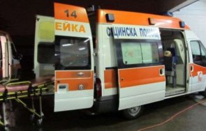 надрусан кокаин гол мъж скочи етаж оцеля