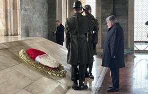 първо пик депутатите делегацията турция положиха венци мавзолея ататюрк послание написа вежди рашидов снимки
