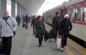 бдж осигури 000 допълнителни места влаковете празниците