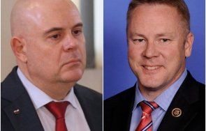 единствено пик подписът американския конгресмен писмото гешев подправен снимки