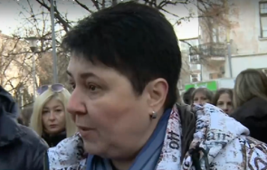 учители училище дупница плаца вместо класните стаи заради конфликт директорката