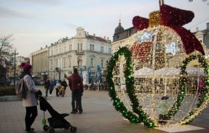 вандали съсипаха коледната украса русе