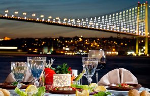 четирима души ранени пропадане платформа луксозен ресторант босфора