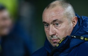 левски маха двама ненужни