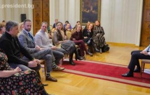 другарят румен радев решава проблемите народния театър снимка