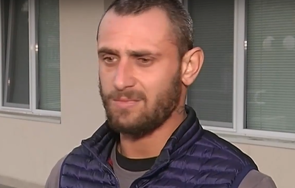 оцелял катастрофа търси спасителите