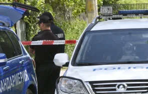 злосторник потроши стъклата две коли черноморец сърп чук