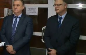 две пилотни коли придружавали буса мигранти шофиран жандармерист