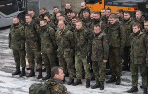 рязък спад желаещите казарма германия