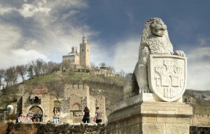 902 туристи разгледаха крепостта царевец януари