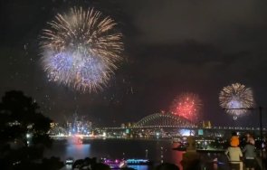 австралия нова зеландия посрещнаха 2023 светлинно шоу фойерверки видео