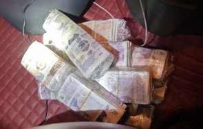 удар митниците иззеха недекларирана валута млн