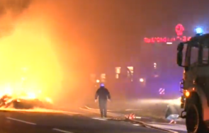 последните минути камиони слама пламнаха бензиностанция шипка