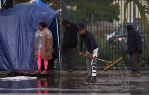 смъртоносните бури калифорния спират вилнеят жертвите растат