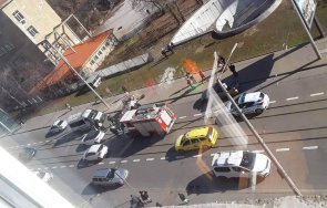 последните минути две коли помляха столичния лозенец едната обърна таван