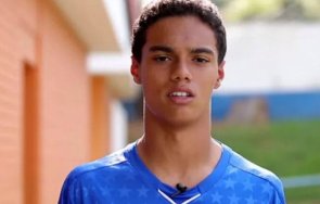 барса привлича сина роналдиньо