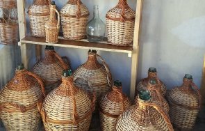 годишна задигна две дамаджани ракия възрастен мъж бургаско