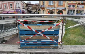 хванаха двамата вандали изпочупили парапета римския стадион пловдив