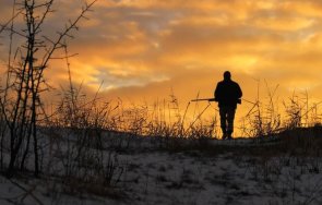 гладни премръзнали мигранти нахлуват къщите треклянско местните гонят пушки
