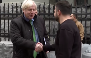борис джонсън изненадващо посети киев обеща помощ видео