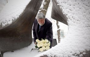 вежди рашидов положи цветя паметника спасението