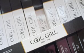 митничари задържаха голямо количество маркови парфюми китай снимки