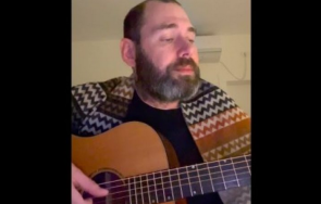 руският поет певец семьон слепаков изпя песен войната украйна разследват видео